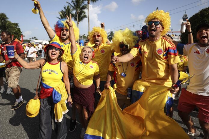 Aficionados de Colombia aplauden al llegar para el partido de la fase de grupos de la Copa Mundial 2026 ante Portugal, en Miami EFE/EPA/MIGUEL A. LOPES
