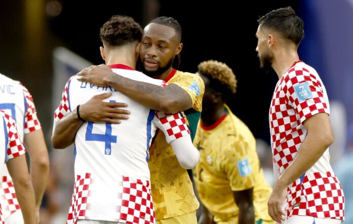 El ghanés Antoine Semenyo (de frente) abraza a su compañero croata en el Manchester City, Josko Gvardiol, tras el partido de la última jornada del Grupo L del Mundial jugado en Filadelfia. EFE/EPA/WILL OLIVER
