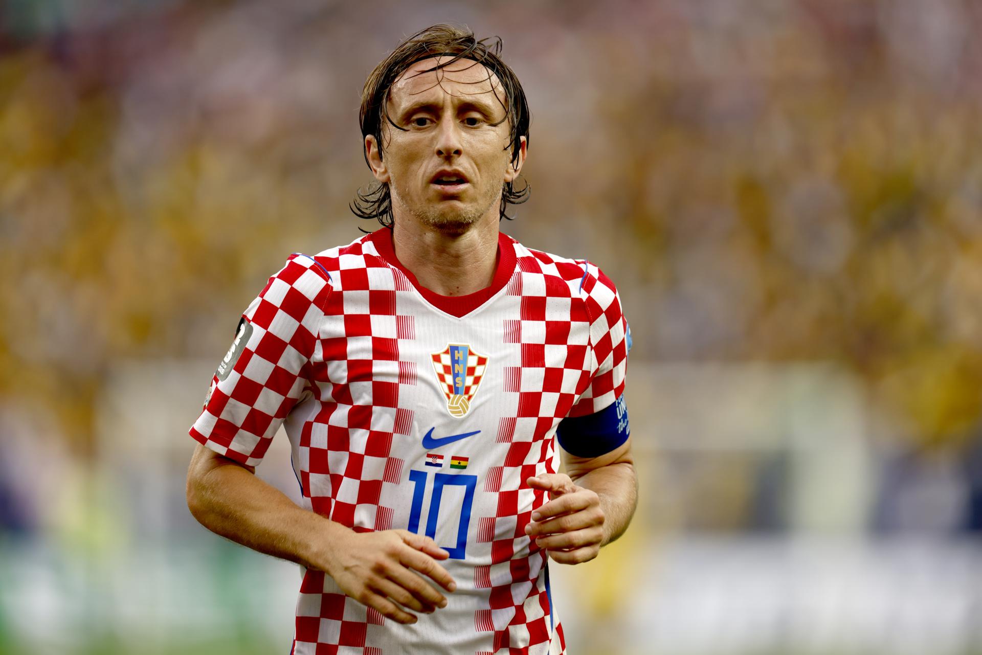El capitán de Croacia, Luka Modric, acaparó este sábado los reflectores en el partido contra Ghana que garantizó su clasificación como segundo del Grupo L del Mundial a la fase de dieciseisavos de final. EFE/EPA/WILL OLIVER
