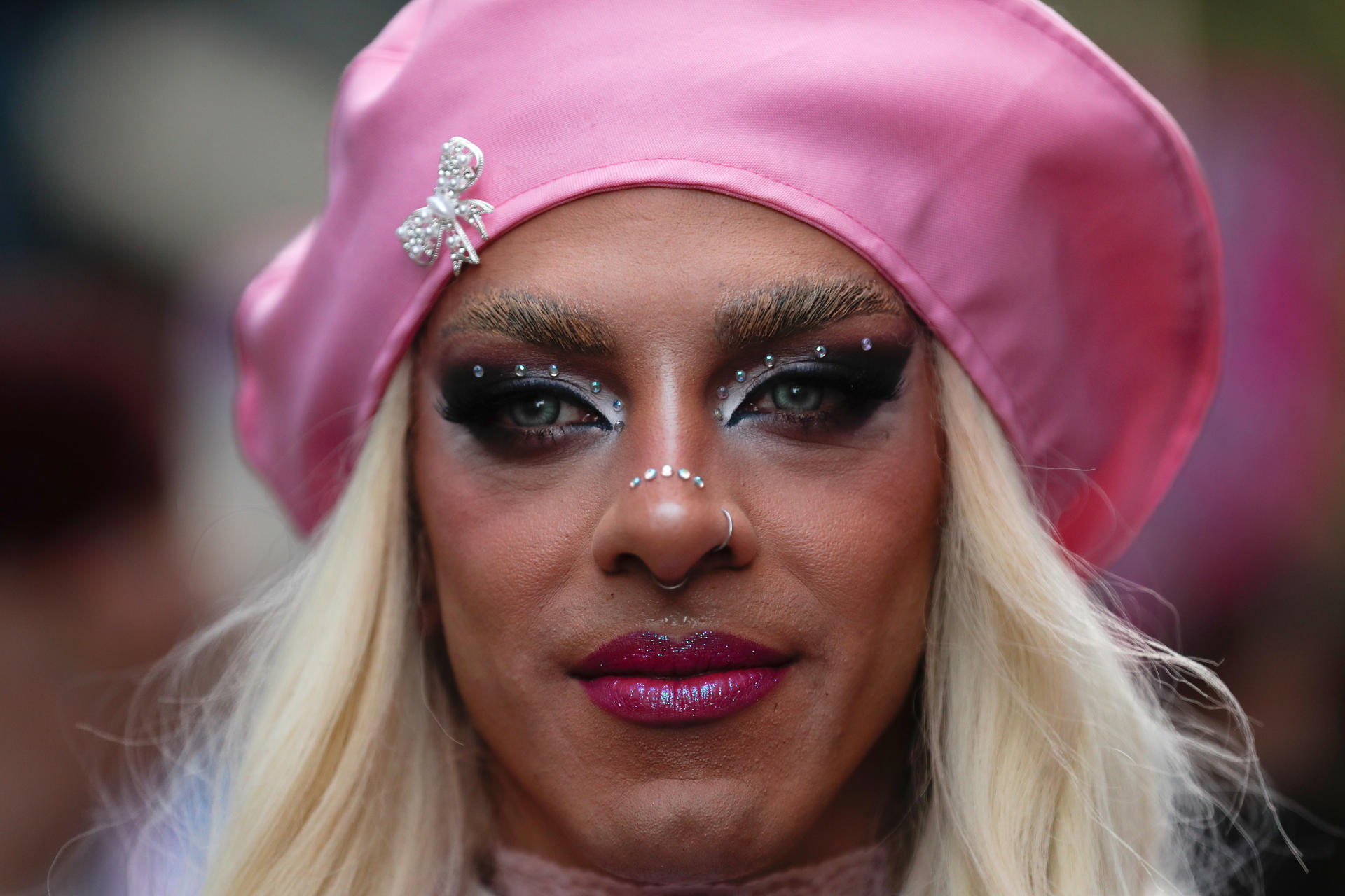 Una persona participa en la marcha con motivo del Día del Orgullo LGTBI este sábado, en Asunción (Paraguay). EFE/ Juan Pablo Pino
