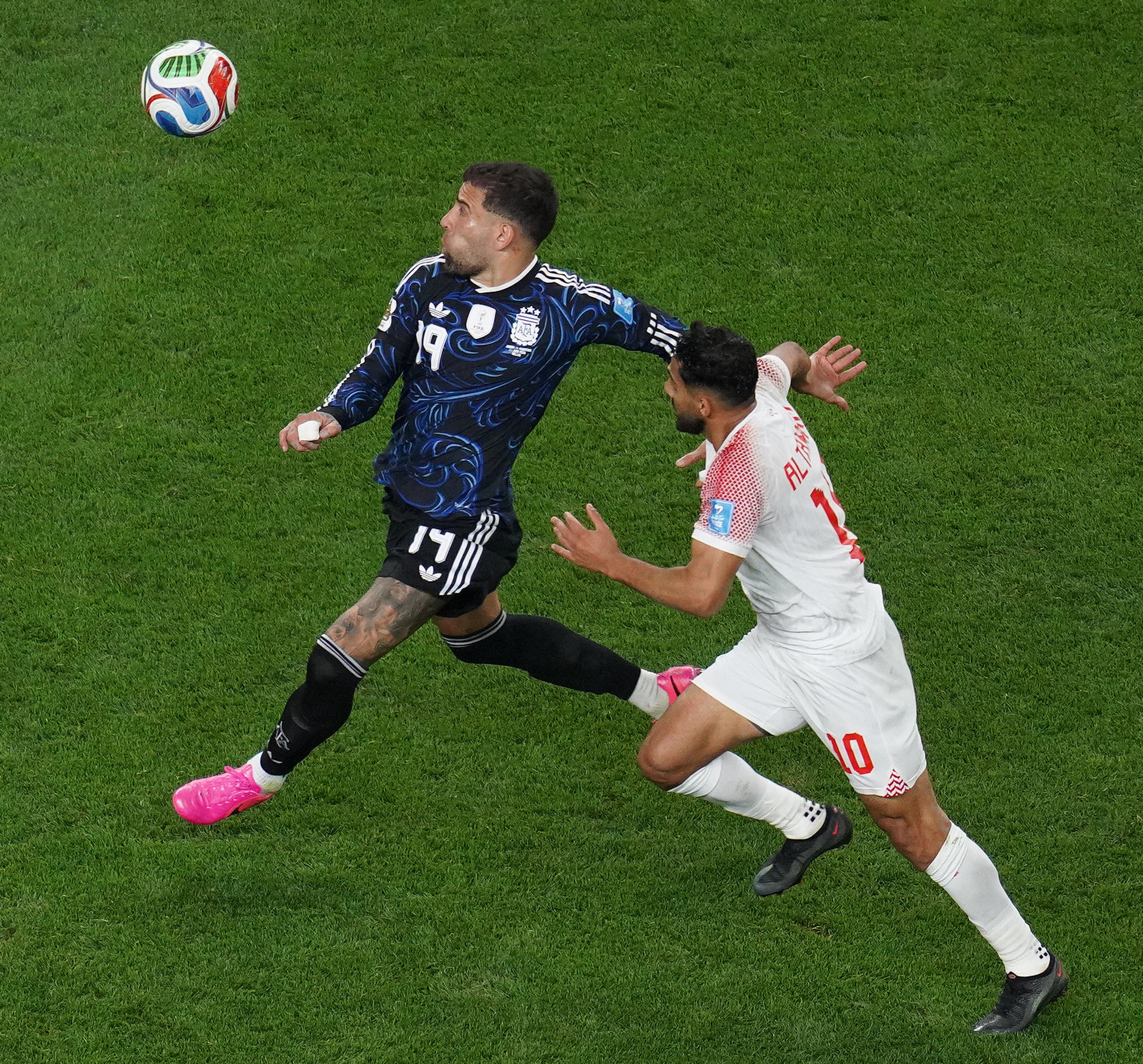 El delantero jordano Mousa Al-Tamari (d), es el único jugador que ha marcado hasta hoy un gol a Argentina en el Mundial. Ocurrió este sábado en en el estadio AT&T en Arlington (Texas). EFE/ Kenneth Fernandez
