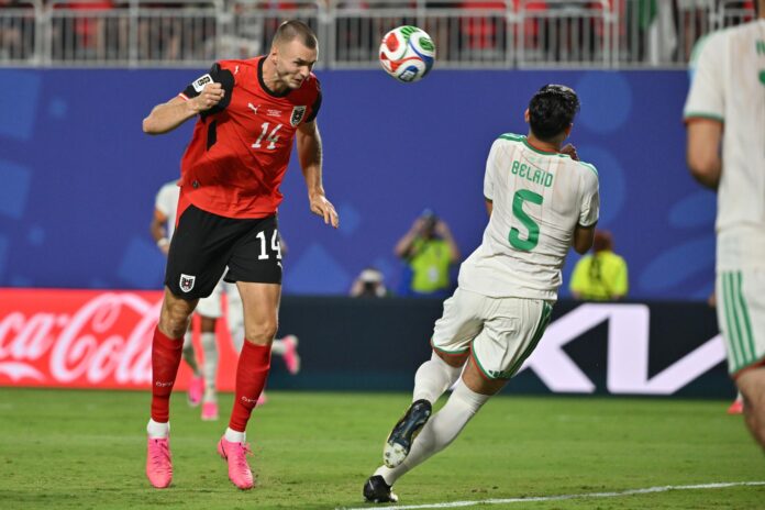Sasa Kalajdzic, de Austria, marca el 3-3 durante el partido de la fase de grupos de la Copa Mundial de la FIFA 2026 entre Argelia y Austria en Kansas City (EE.UU.). EFE/AMY KONTRAS
