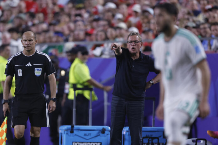 El seleccionador de Austria Ralf Rangnick en el partido del grupo J del Mundial de la FIFA 2026 entre Argelia y Austria en el estadio de Kansas (Estados Unidos). EFE/ Juan Ignacio Roncoroni

