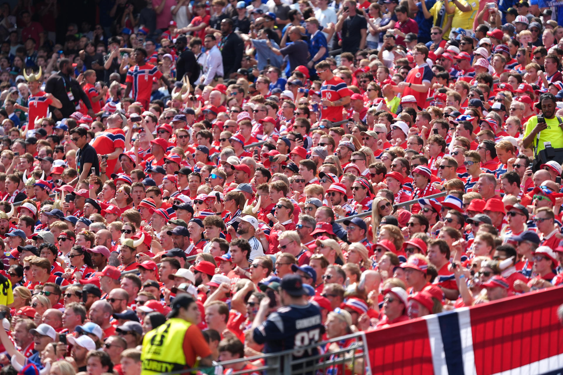 Aficionados de Noruega han dejado su sello especial en el Mundial. EFE/ Octavio Guzmán
