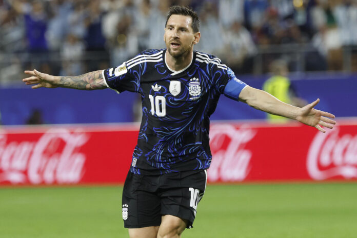 Lionel Messi de Argentina celebra su gol este sábado, durante un partido del grupo F del Mundial de la FIFA 2026 entre Jordania y Argentina en el estadio AT&T Stadium en Dallas (EE.UU.). EFE/ Mariscal
