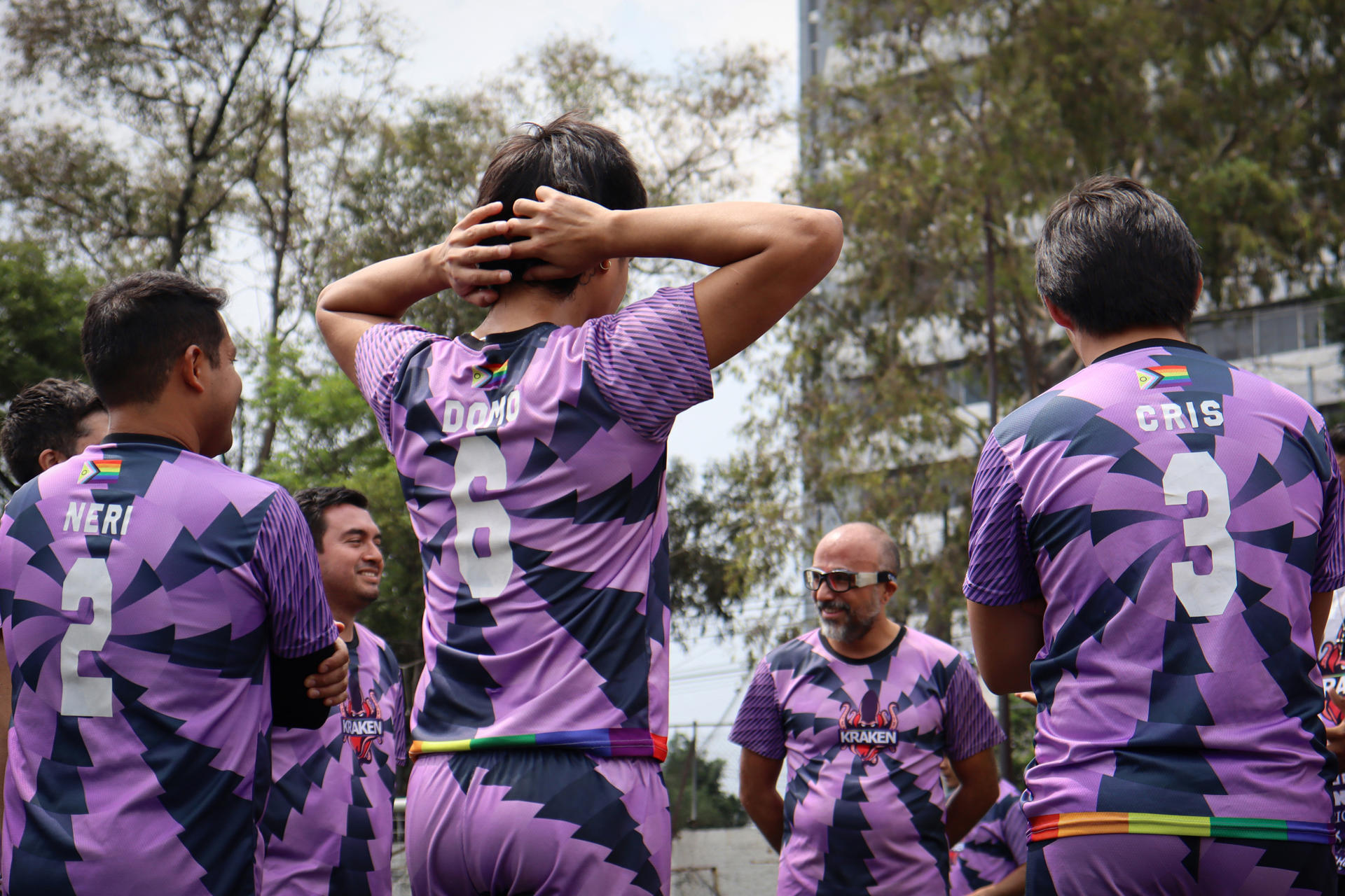 Integrantes del colectivo Kraken participan en un entrenamiento este sábado, en Ciudad de México (México). EFE/Ana Baez
