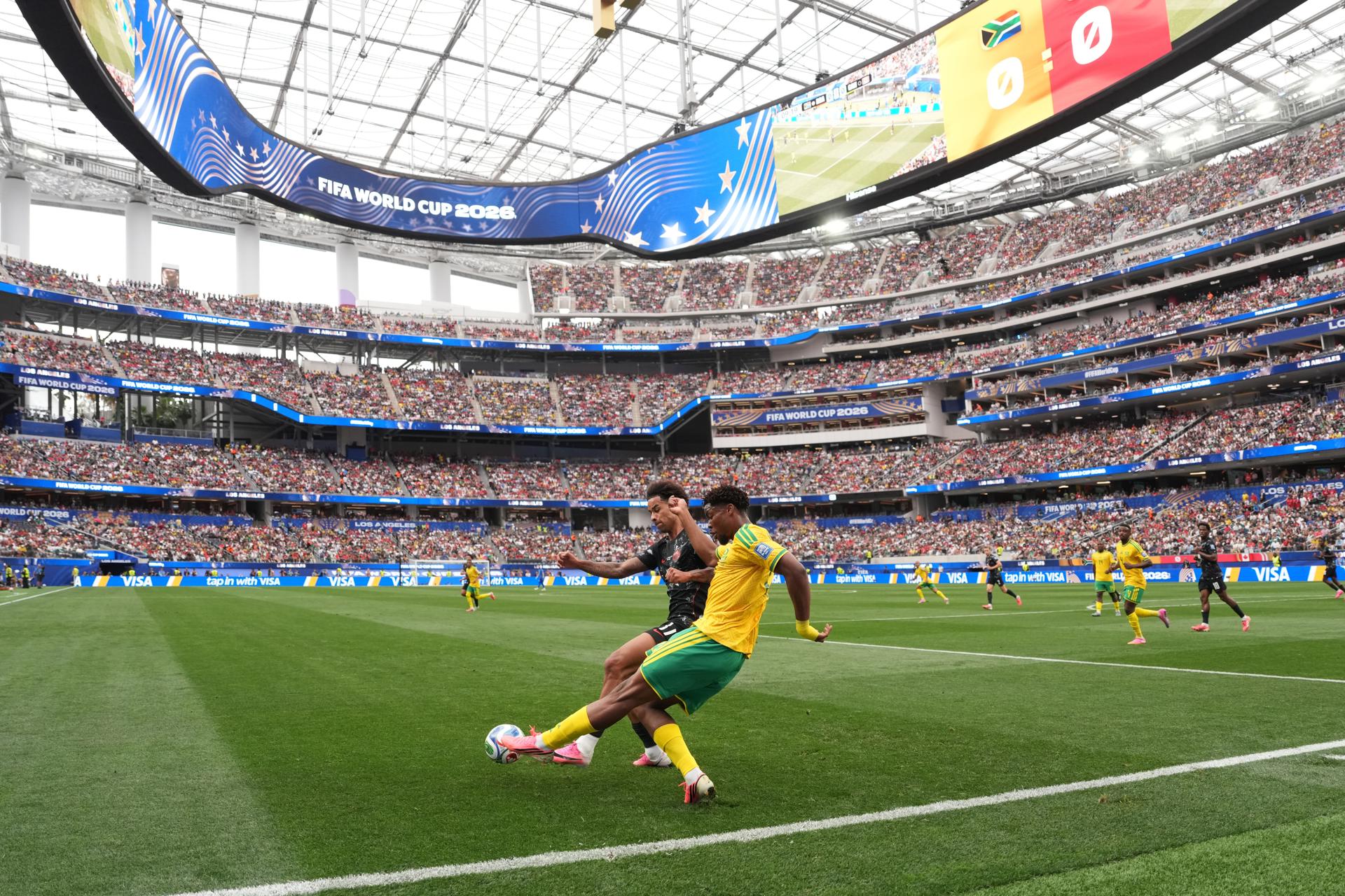 Vista general durante el partido de la Copa Mundial de la FIFA 2026 entre Sudáfrica y Canadá. EFE/EPA/SCOTT STRAZZANTE
