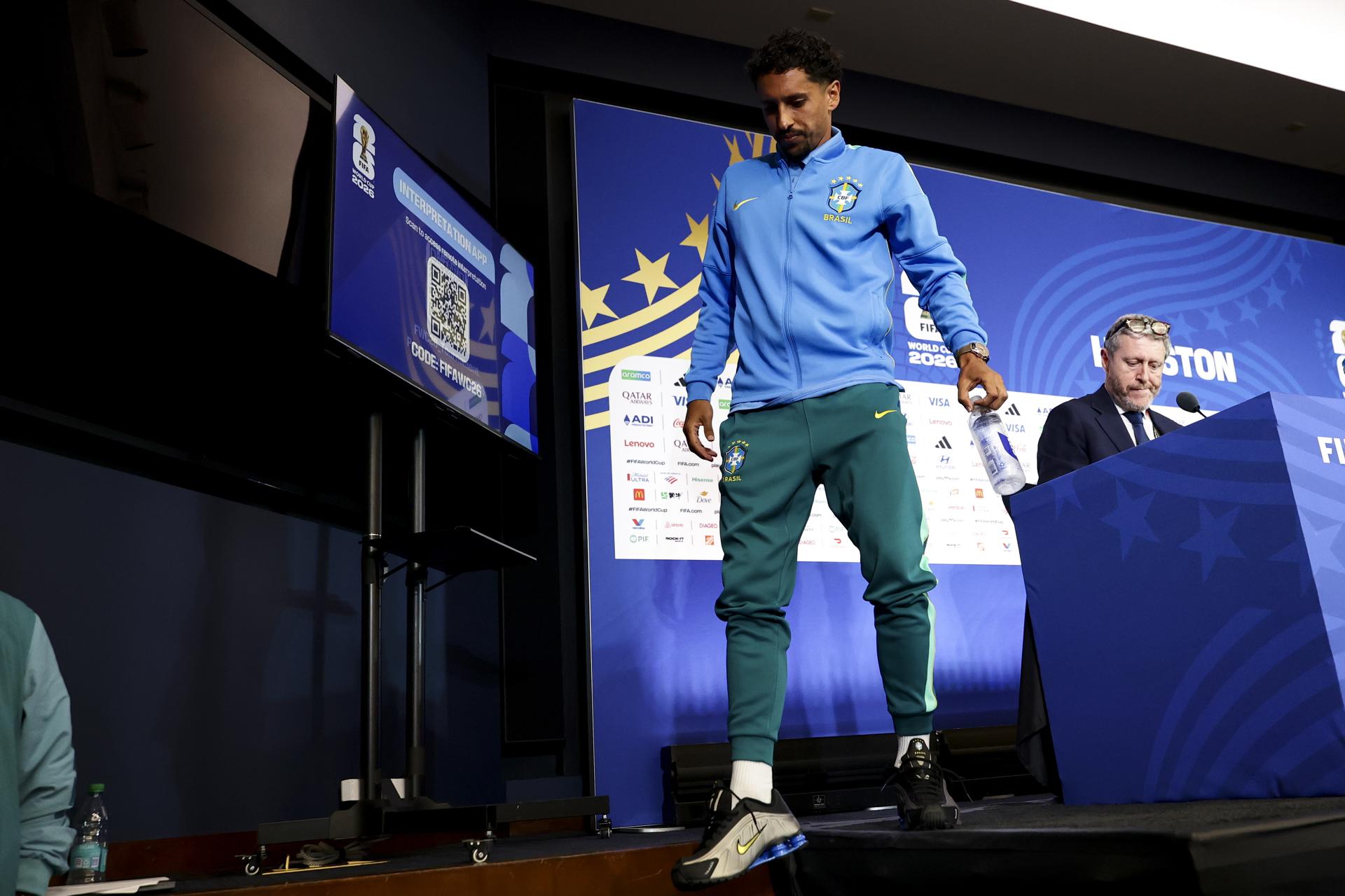 El jugador de la selección brasileña de fútbol Marquinhos asiste a una rueda de prensa en Houston, Texas (EE.UU.). EFE/CHRISTOPHER NEUNDORF
