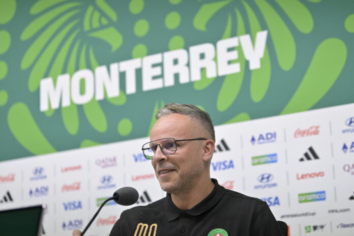 El seleccionador de Marruecos, Mohamed Ouahbi, en rueda de prensa en Monterrey (México), sede del partido ante Países Bajos. EFE/Miguel Sierra
