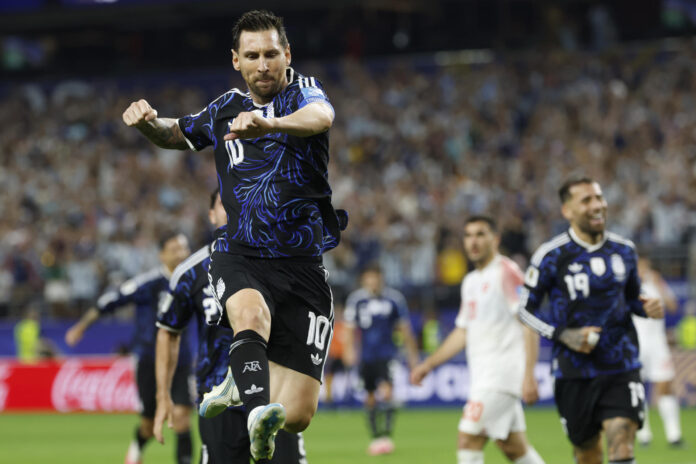 Fotografía del 27 de junio de 2026 en la que se observa a Lionel Messi, de Argentina, al celebrar un gol durante un partido del grupo F del Mundial de la FIFA 2026 entre Jordania y Argentina en el estadio AT&T en Dallas (EE.UU.). EFE/Mariscal
