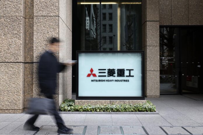Archivo - TOKIO (Japón), 24/02/2026.- Vista del logotipo de Mitsubishi Heavy Industries frente a la sede central de la compañía en Tokio. EFE/EPA/FRANCK ROBICHON

