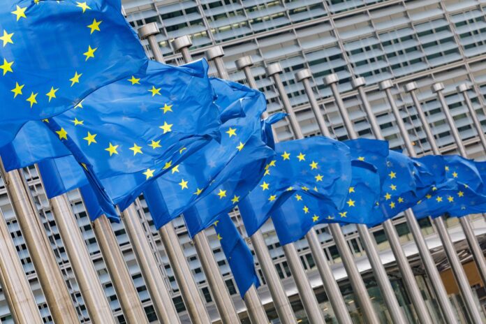 Banderas de la Unión Europea. EFE/EPA/OLIVIER MATTHYS
