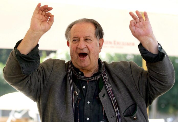 El director italiano Tinto Brass, el 30 de agosto de 2005 a su llegada al Festival de Cine de Venecia. EFE/Claudio Onorati.
