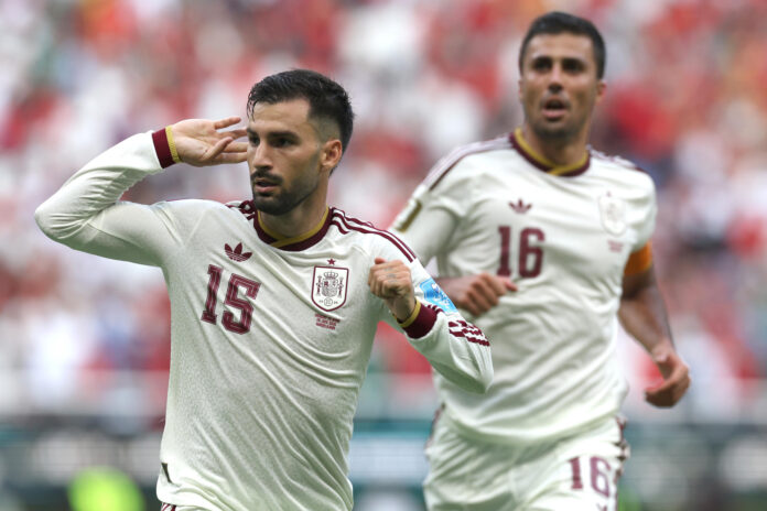 Baena celebra su gol ante Uruguay. EFE/ Alex Cruz
