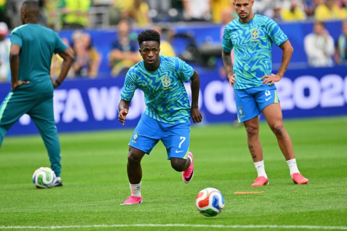 El brasileño Vinicius Junior calienta en Houston, USA. EFE/EPA/SAM WASSON
