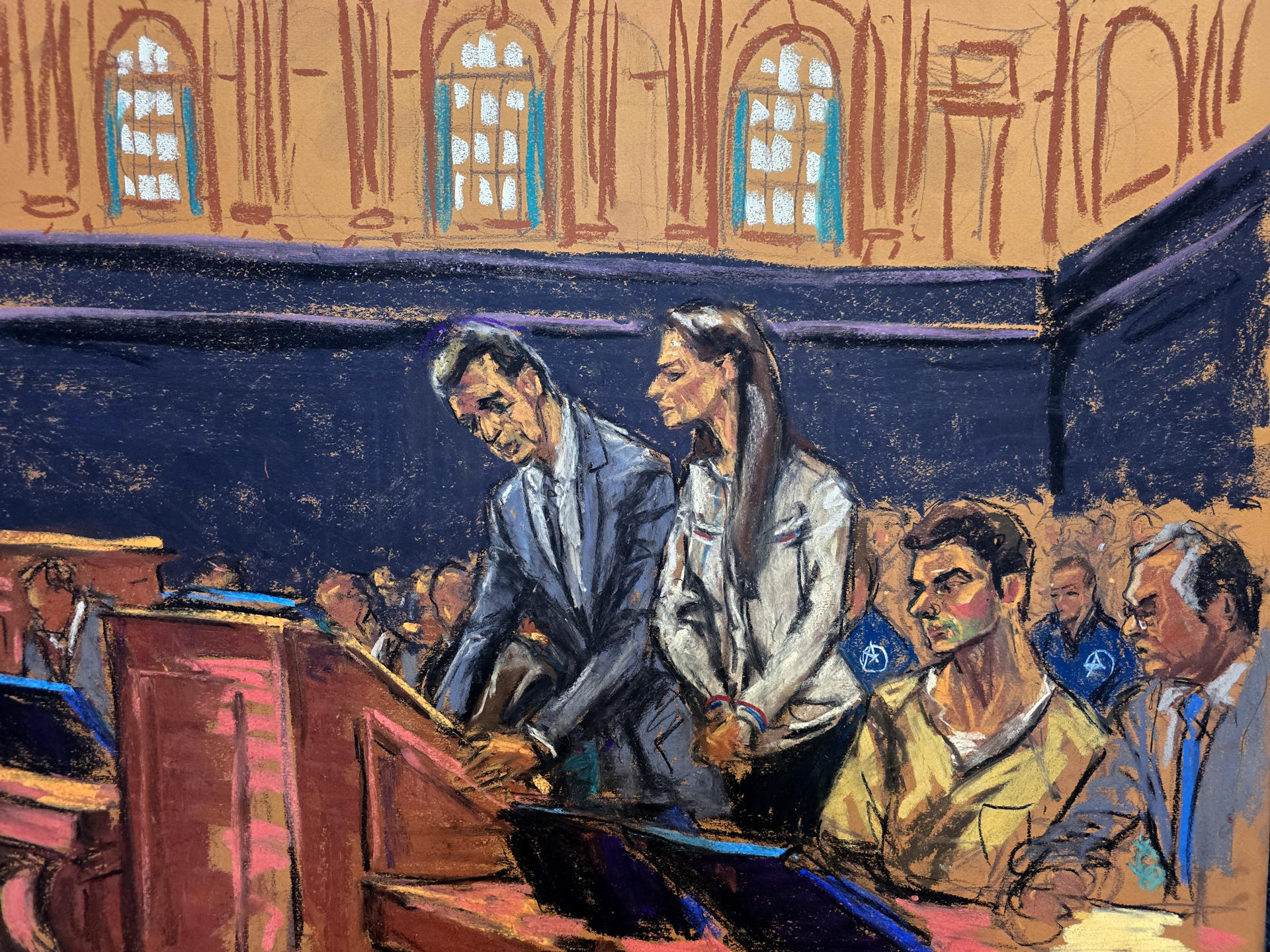 Fotografía de un dibujo realizado por la artista Jane Rosenberg que muestra al fiscal federal adjunto, Dominic Gentile (i), hablando junto a Luigi Mangione (2-d) y sus abogados defensores Karen Friedman Agnifilo (2-i) y Marc Agnifilo durante una audiencia este lunes, en un tribunal de Nueva York (Estados Unidos). EFE/ Jane Rosenberg
