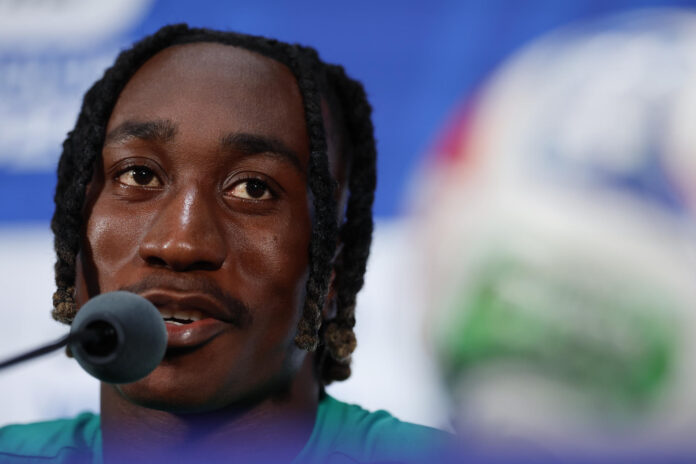 Yan Diomande de Costa de Marfil habla en una rueda de prensa en Dallas (EE.UU.). EFE/ Mariscal
