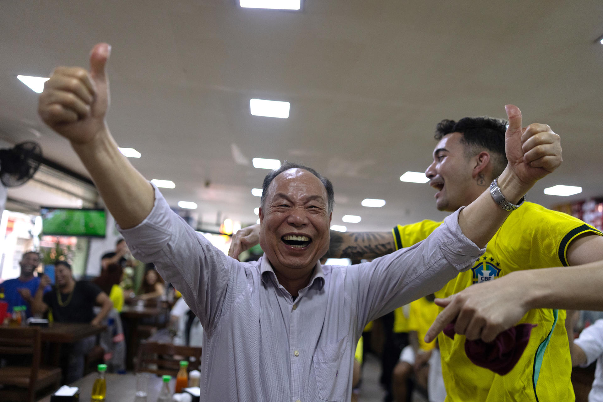 Los brasileños sufrieron con Japón y al final disfrutaron en Sao Paulo con la clasificación de la Canarina  a los octavos de final del Mundial. EFE/ Isaac Fontana

