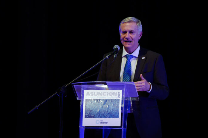 Fotografía de archivo en la que se captó al presidente de Chile, José Antonio Kast, durante una conferencia, en Asunción (Paraguay). EFE/Juan Pablo Pino
