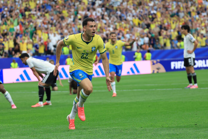 El delantero brasileño Gabriel Martinelli celebra tras marcar el 2-1 durante el partido de los dieciseisavos de final del Mundial de Fútbol 2026 entre Brasil y Japón en el estadio NRG de Houston (EE.UU.). EFE/ Carlos Ramírez
