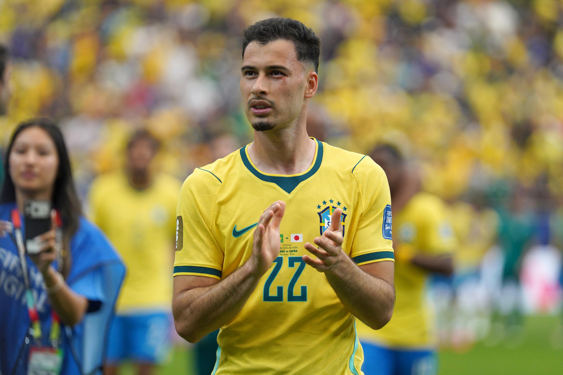 Gabriel Martinelli, de Brasil, reacciona al finalizar un partido de los dieciseisavos de final del Mundial de la FIFA 2026 entre Brasil y Japón en el estadio NRG en Houston (EE.UU.). EFE/ Kenneth Fernández
