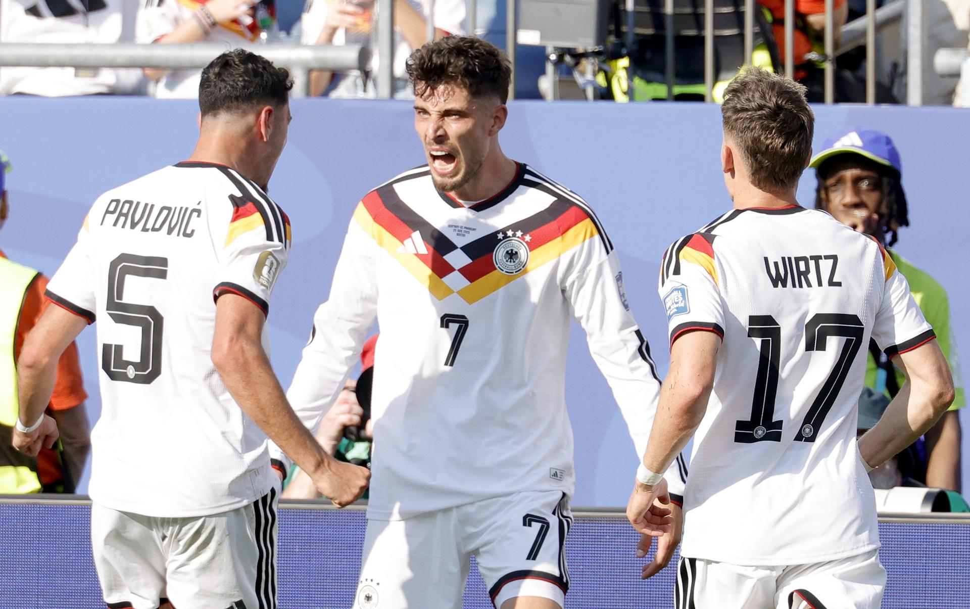 De la alegría a la tristeza. Kai Havertz (c) anotó el empate de Alemania 1-1 ante Paraguay en el juego de dieciseisavos de final del Mundial 2026. EFE/EPA/SHAWN THEW
