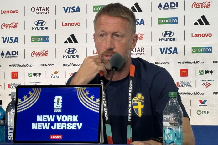 El seleccionador de Suecia, Graham Potter, habla en una rueda de prensa en Nueva York (Estados Unidos). EFE/ Jan Téllez Asensio
