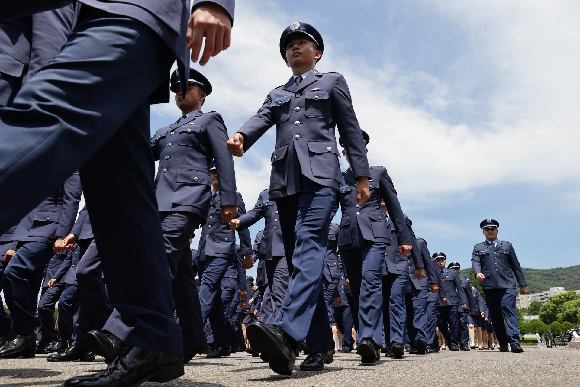 TAIPEI (Taiwan), 30/06/2026.- Cadetes de Taiwán durante la graduación de la Academia Militar en Taipéi. EFE/EPA/RITCHIE B. TONGO
