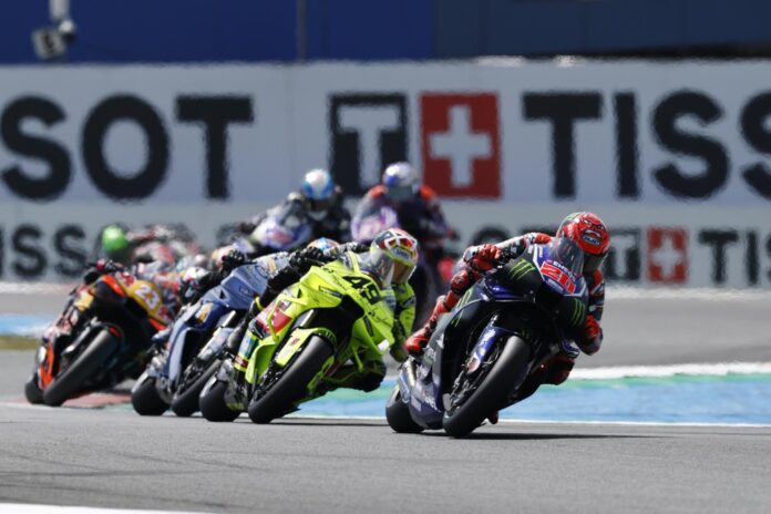 El piloto francés Fabio Quartararo (Yamaha, 20), en acción durante el Gran Premio de Países Bajos, disputado este domingo en el circuito de Assen. EFE/ VINCENT JANNINK

