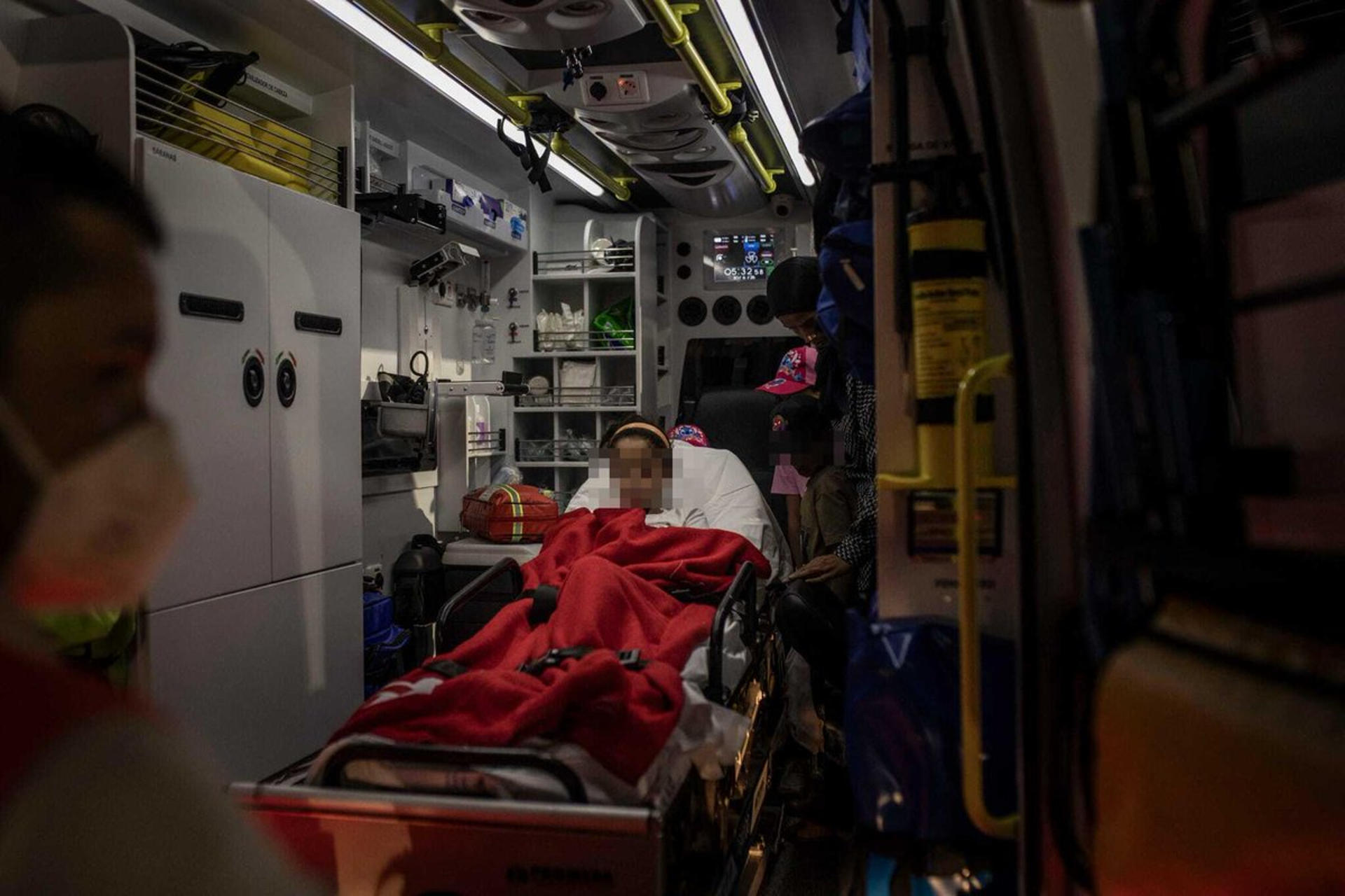 Veinte niños enfermos de Gaza y sus familiares llegaron a España, trasladados por un avión del Ejército del Aire medicalizado que aterrizó este martes en la base aérea de Torrejón de Ardoz (Madrid). EFE/Ministerio de Defensa // SOLO USO EDITORIAL/SOLO DISPONIBLE PARA ILUSTRAR LA NOTICIA QUE ACOMPAÑA (CRÉDITO OBLIGATORIO)
