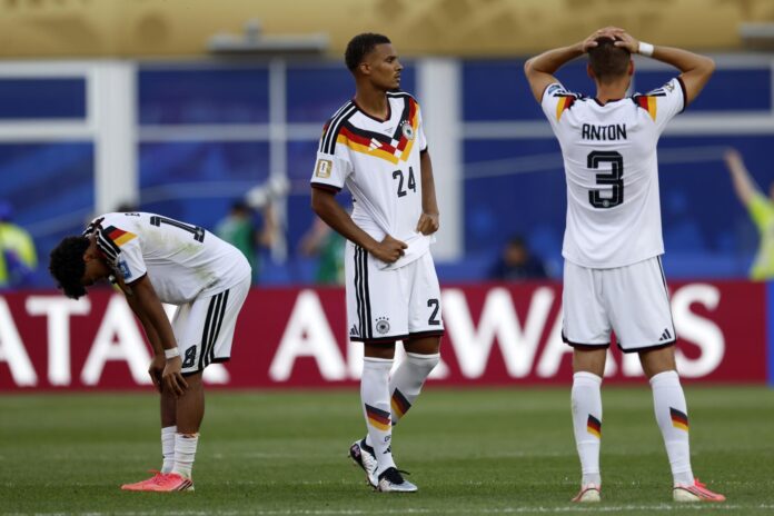 Jugadores de Alemania, tras la eliminación. EFE/EPA/GREG COOPER

