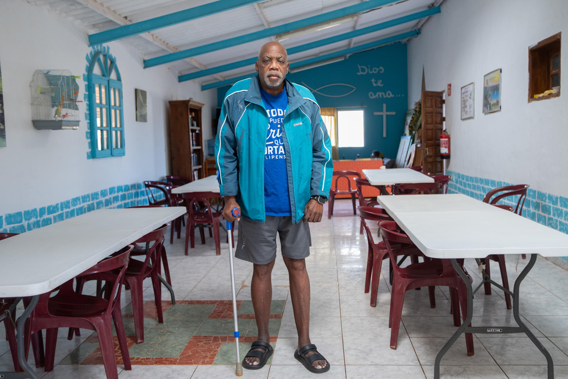 El cubano Reinaldo Flores, veinte años viviendo de manera irregular en España,  se agarra a la regularización extraordinaria del Gobierno, con la que espera salir de los márgenes y acceder a la prestación que necesita, tras haber sufrido un ictus. EFE/ Carlos De Saá
