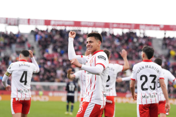 Fotografía del pasado 14 de marzo, en la qe puede verse al futbolista argentino del Girona Claudio Echeverri durante un partido. EFE/ Siu Wu
