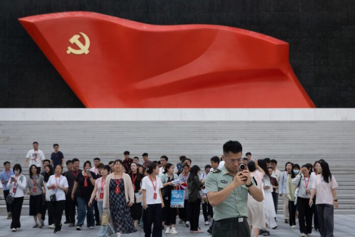 BEIJING (China), 30/06/2026.- Personas visitan el Museo del Partido Comunista de China en Pekín. EFE/EPA/JESSICA LEE
