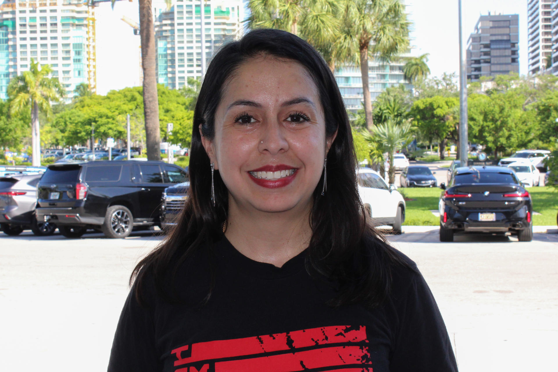 La directora de campo de la Coalición de Inmigrantes de Florida (FLIC), Ana María Hernández, posa durante una entrevista con EFE el 25 de junio de 2026, en Miami (Estados Unidos). EFE/ Pedro Pablo Cortés
