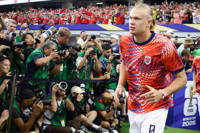 El delantero noruego Erling Haaland previo al partido de eliminatoria del Mundial 2026 que disputan las selecciones nacionales de Costa de Marfil y Noruega este martes, en el AT&T Stadium de Arlington, Texas (EEUU). EFE/ Carlos Ramírez
