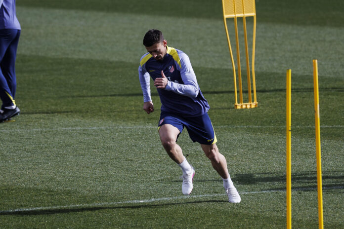 El defensa frnacés del Atlético de Madrid Lenglet, Rodrigo Jimenez. EFE

