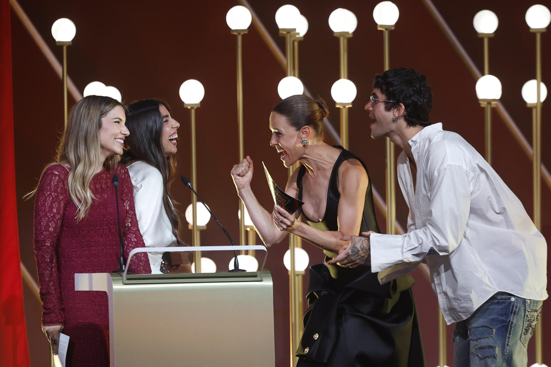 La marca Pedro García recibe el premio Mejor Colección de Calzado y Marroquinería durante los III Premios Academia de la Moda Española, este martes en el Gran Teatro Príncipe Pío, en Madrid. EFE/Daniel González
