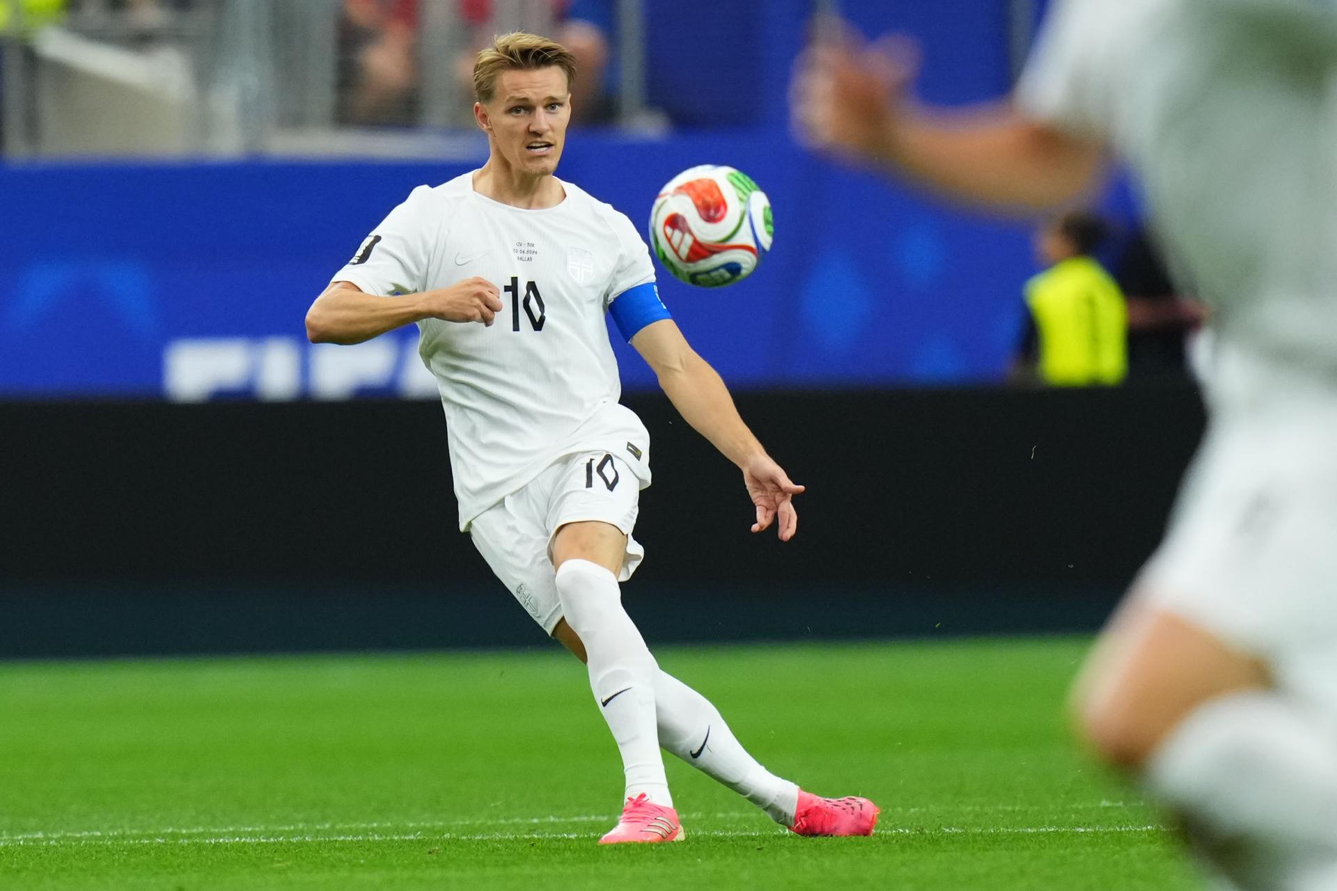 Martin Odegaard, de Noruega, en acción durante el partido de la fase de dieciseisavos de final del Mundial 2026 entre Costa de Marfil y Noruega en Dallas (EE.UU.). EFE/JEFFREY MCWHORTER
