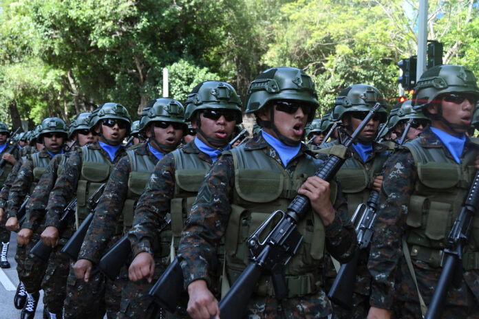 Integrantes de las Fuerzas Armadas de Guatemala participan en un desfile en conmemoración al Día del Ejército este 30 de junio de 2026, en Ciudad de Guatemala (Guatemala). EFE/ Alex Cruz
