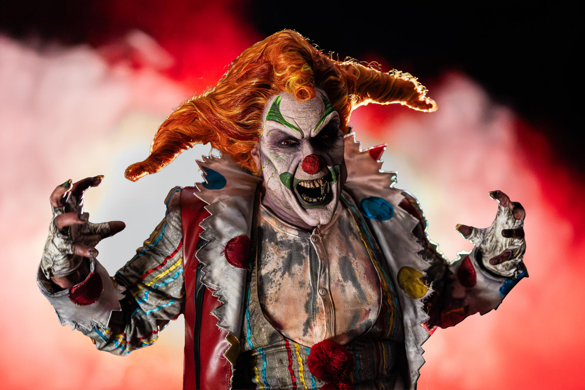 Fotografía cedida donde aparece el personaje Jack the Clown (Jack el Payaso), de la película 'Jack en la Caja Maldita', en el evento de Halloween Horror Nights en las instalaciones del parque en Orlando, Florida (Estados Unidos). EFE/Universal Orlando Resort
