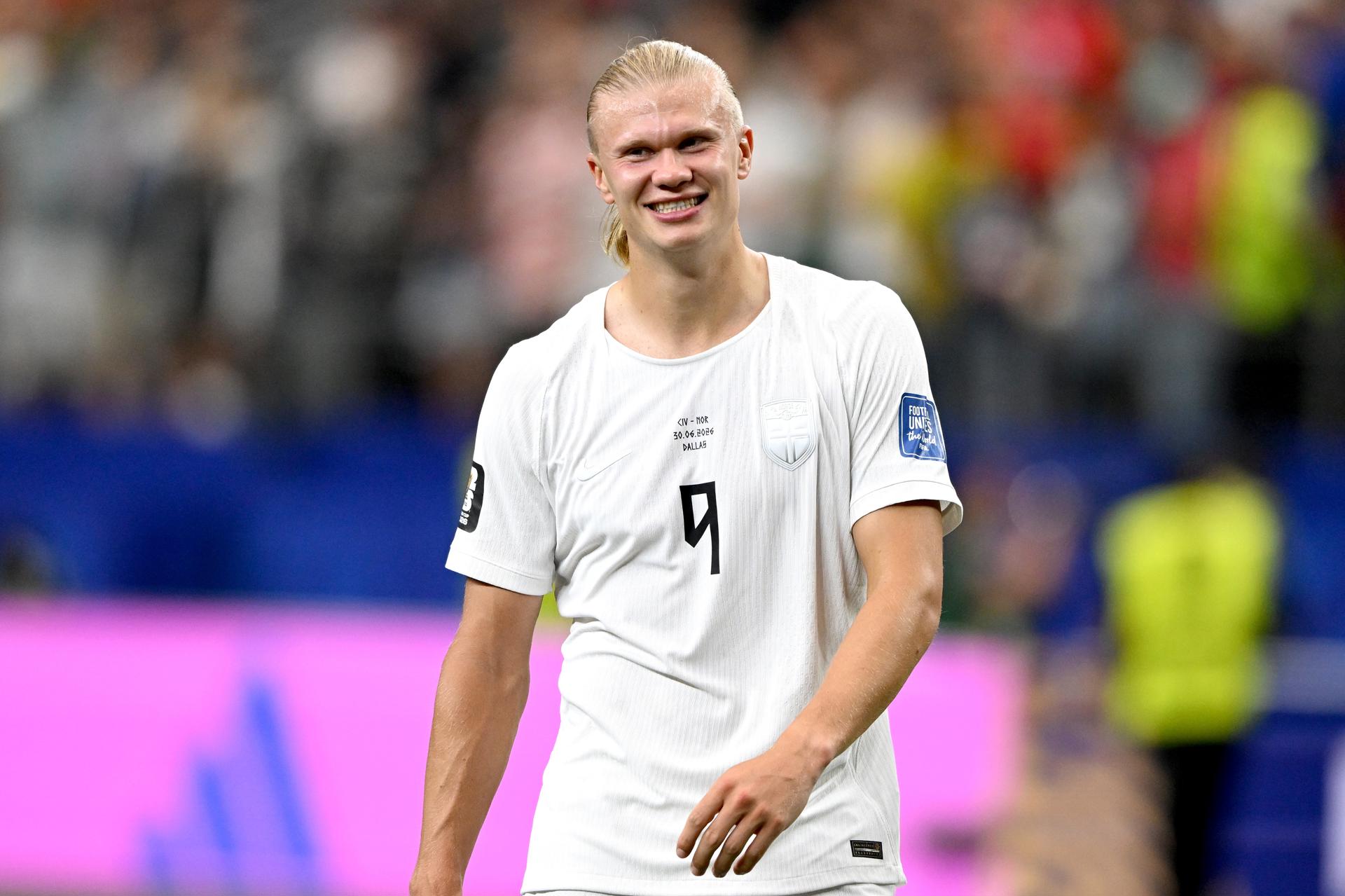 Erling Haaland, de Noruega, sonríe tras el partido de dieciseisavos de final del Mundial 2026 entre Costa de Marfil y Noruega en Dallas (EE.UU.). EFE/ALBERT PENA
