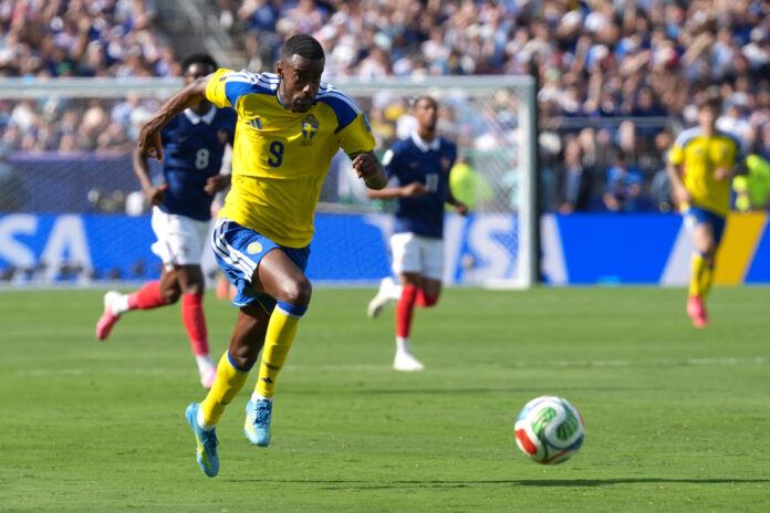 Alexander Isak, de Suecia, durante el partido de los dieciseisavos de final del Mundial 2026 ante Francia en el estadio MetLife en Nueva Jersey. EFE/Octavio Guzmán
