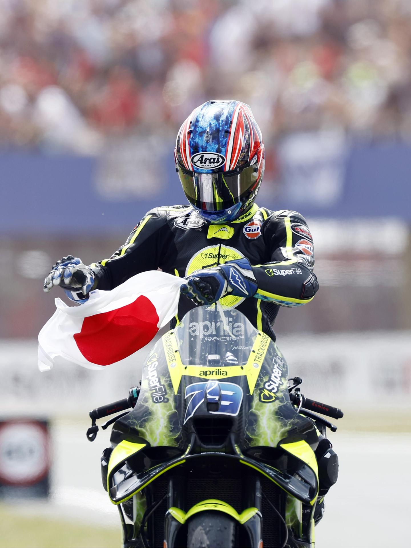El piloto japonés Ai Ogura de Japón durante la carrera de MotoGP del Gran Premio de Motociclismo de Países Bajos en el TT Circuit de Assen. EFE/EPA/VINCENT JANNINK