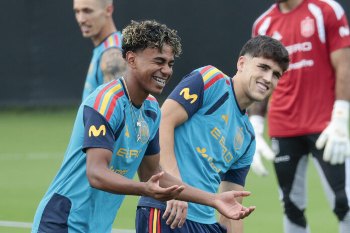 Lamine Yamal y Cubarsí, en un entrenamiento con España en Chattanooga durante el Mundial. EFE/ Lavandeira Jr
