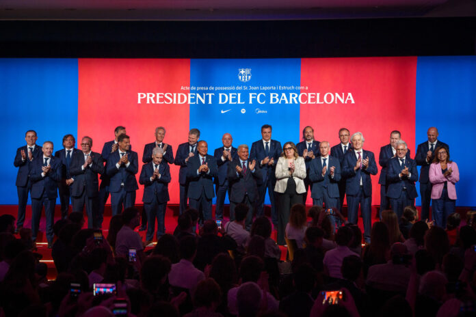El presidente del FC Barcelona, Joan Laporta (c), durante el acto de toma de posesión de este nuevo mandato, celebrado en el Auditori 1899 del Spotify Camp Nou. EFE/ German Parga / Fc Barcelona SOLO USO EDITORIAL SOLO DISPONIBLE PARA ILUSTRAR LA NOTICIA QUE ACOMPAÑA (CRÉDITO OBLIGATORIO)
