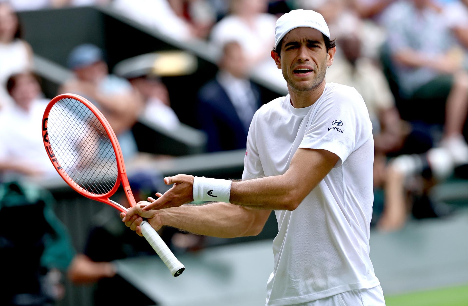 El portugués Nuno Borges durante el partido ante el italiano Jannik Sinner este miércoles en Wimbledon. EFE/EPA/NEIL HALL
