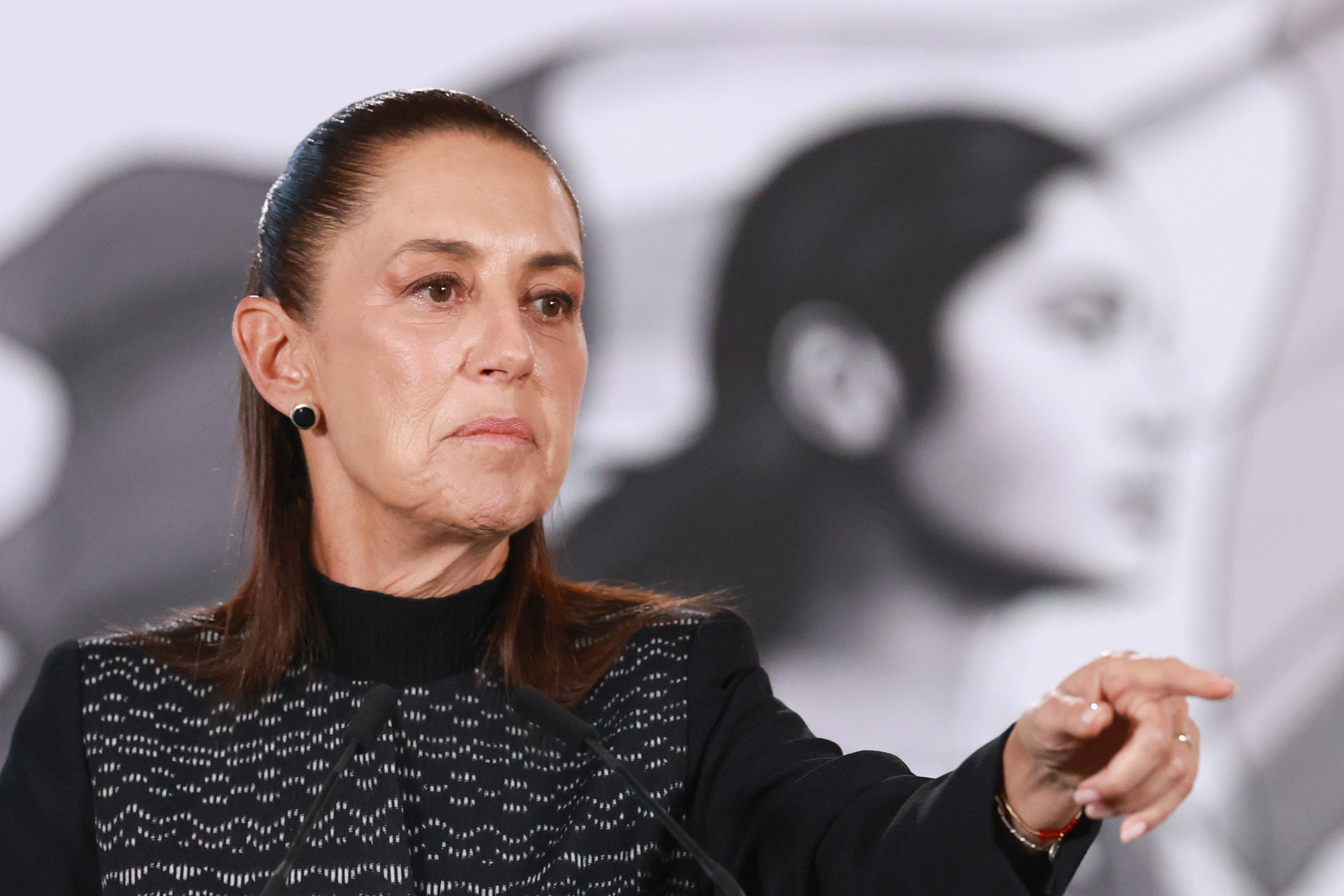 La presidenta de México, Claudia Sheinbaum, habla durante una rueda de prensa este miércoles, en Palacio Nacional de Ciudad de México (México). EFE/ Mario Guzmán
