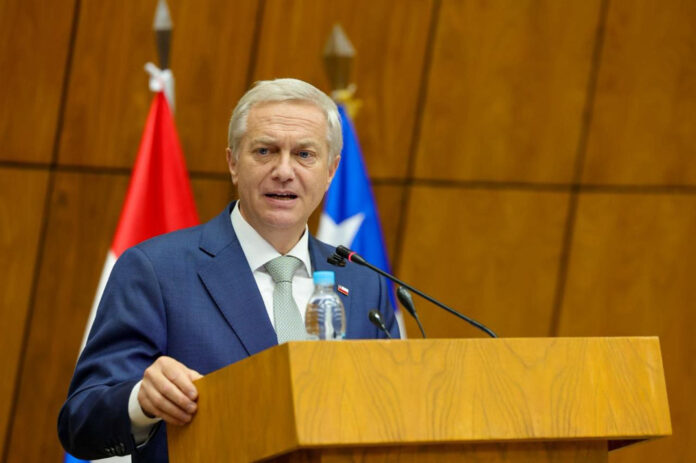 Fotografía cedida por el Senado de Paraguay que muestra al presidente de Chile, José Antonio Kast, hablando en el congreso de Paraguay este miércoles, en Asunción (Paraguay). EFE/ Senado de Paraguay
