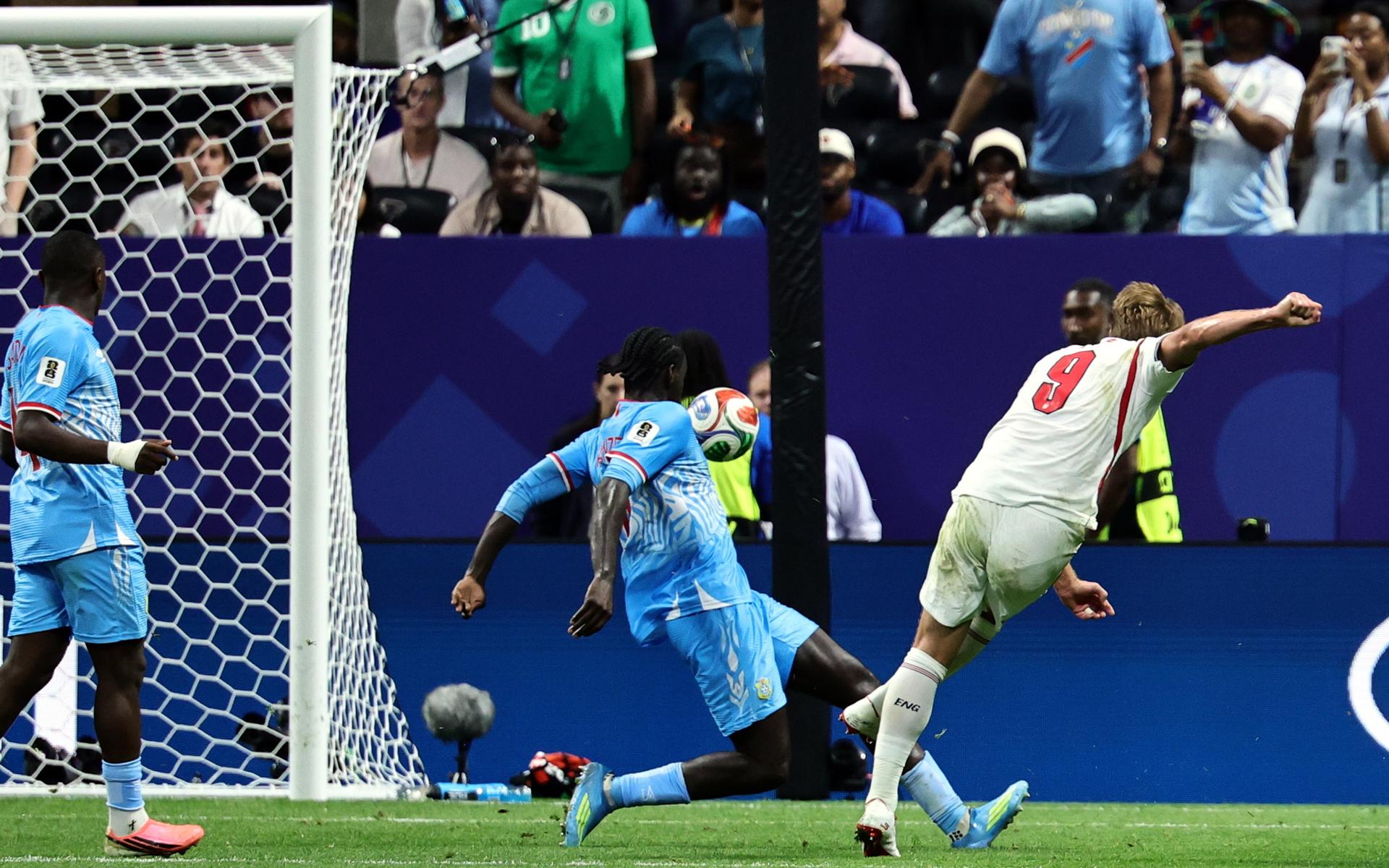 Dos goles de Harry Kane en un margen de once minutos, entre el 75 y el 86, dieron la vuelta al marcador contra la República Democrática del Congo (2-1) y clasificaron a Inglaterra para los octavos de final del Mundial 2026, en los que se enfrentará a la selección de México. EFE/EPA/CRISTOBAL HERRERA-ULASHKEVICH

